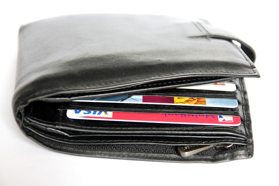 Λέσβος: Απατεώνας έκλεψε πορτοφόλι από αυτοκίνητο - Πραγματοποίησε πληρωμές 3.600 ευρώ με τις κάρτες - ΝΕΑ