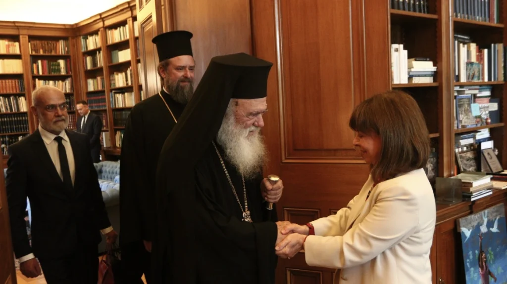 Η Κατερίνα Σακελλαροπούλου υποδέχθηκε τον Αρχιεπίσκοπο Ιερώνυμο - ΝΕΑ
