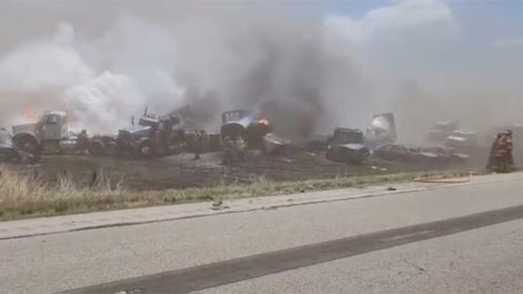 ΗΠΑ: Τρομακτικές εικόνες από τεράστια καραμπόλα σε αυτοκινητόδρομο του Ιλινόις - Tουλάχιστον 6 νεκροί - ΝΕΑ
