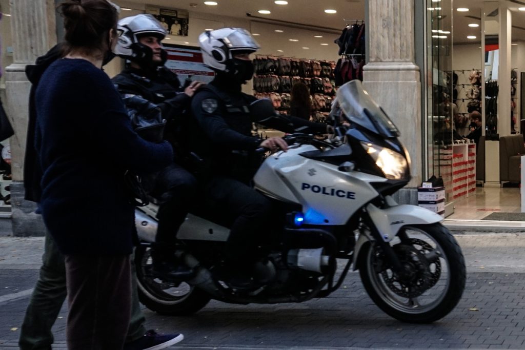 Επίθεση σε αστυνομικούς και φθορές στο κέντρο της Αθήνας -Η αστυνομία προχώρησε σε τέσσερις συλλήψεις - ΝΕΑ