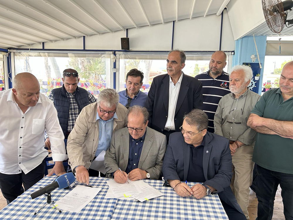Υπέγραψε ο περιφερειάρχης Πελοποννήσου Π. Νίκας την σύμβαση για την αντικατάσταση της γέφυρας στον Ερασίνο - ΝΕΑ