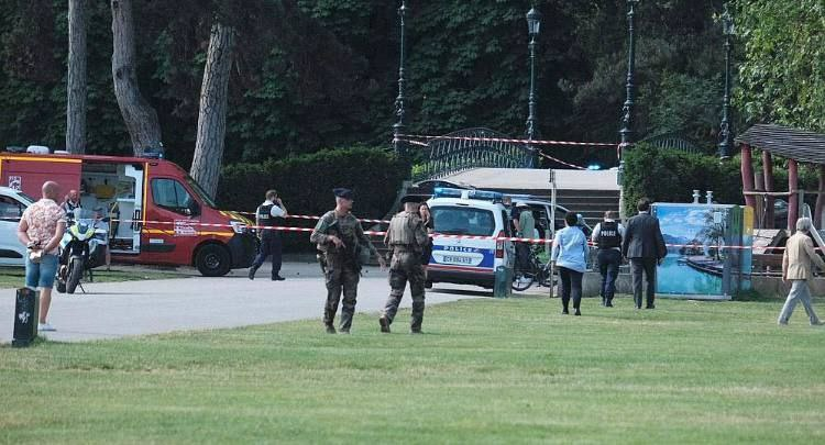 Συναγερμός στη Γαλλία: Άνδρας μαχαίρωσε 6 παιδιά σε παιδική χαρά - Η πρώτη φωτογραφία και το προφίλ του δράστη - ΝΕΑ