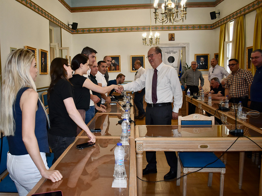 Αντιπροσωπεία από την Γεωργία συνάντησε ο περιφερειάρχης Πελοποννήσου Π. Νίκας, είχαν νωρίτερα επισκεφθεί την μονάδα διαχείρισης στην Παλαιόχουνη - ΝΕΑ