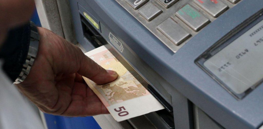 ΔΥΠΑ: «Γεμίζουν» οι τσέπες – Σήμερα το «μπόνους» 300 ευρώ, ποιοι το δικαιούνται - ΝΕΑ