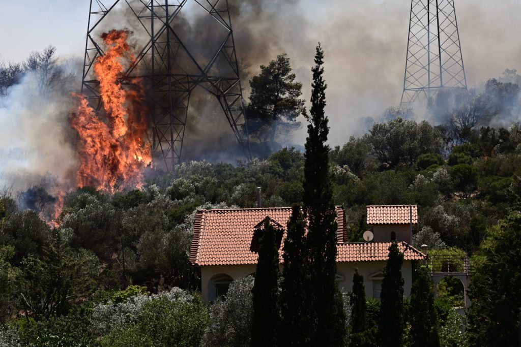 Φωτιά στην Κέρκυρα: Εκκενώνονται Καλαμάκι και Απραός - Δύσκολη η κατάσταση σε Λούτσες, Σύκι και Ημερολιά - ΕΛΛΑΔΑ