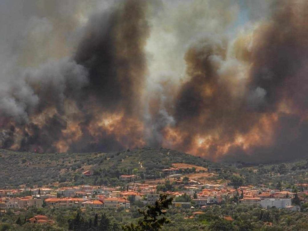 Φωτιά στα Δερβενοχώρια: Κατευθύνεται προς Βίλια - Συναγερμός στο Λουτράκι -Εκκενώνονται οικισμοί - ΕΛΛΑΔΑ
