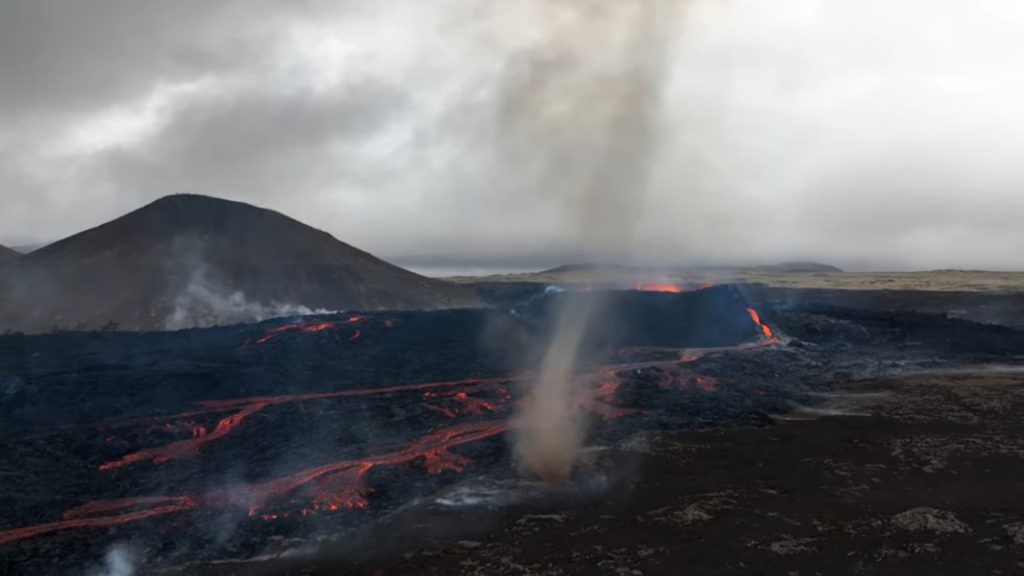 Ισλανδία: Ηφαίστειο δημιουργεί ανεμοστρόβιλο - Πώς εξηγείται το φαινόμενο [βίντεο] - ΔΙΕΘΝΗ
