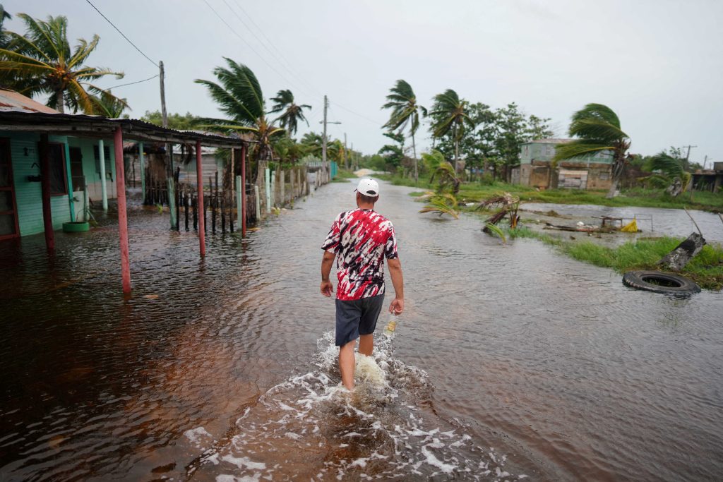 Μπλε Πανσέληνος: Πώς συνδέεται με τον τυφώνα Idalia που «σαρώνει» τη Φλόριντα - Η προειδοποίηση των ειδικών προς όλους - ΔΙΕΘΝΗ