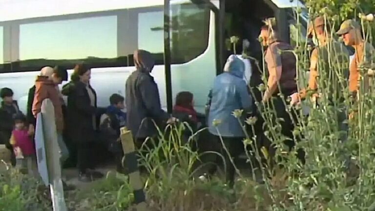 Έβρος: Βρέθηκαν πάνω από 200 πρόσφυγες και μετανάστες - Ανάμεσά τους γυναίκες και παιδιά - ΕΛΛΑΔΑ