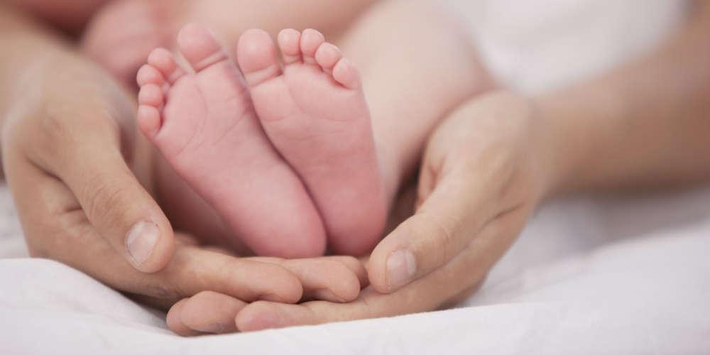 Παράνομες υιοθεσίες στα Χανιά: Παρένθετη μητέρα γέννησε δίδυμα σε νοσοκομείο - ΕΛΛΑΔΑ