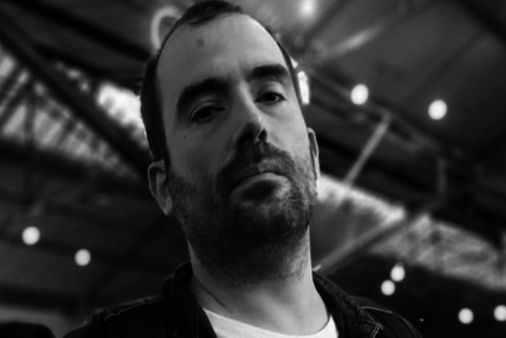 Αντώνης Χρυσουλάκης: Σε κλίμα οδύνης το τελευταίο αντίο στον δημοσιογράφο στο Αποτεφρωτήριο Ριτσώνας - ΕΛΛΑΔΑ