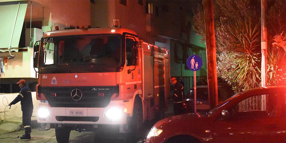 Θεσσαλονίκη: Στις φλόγες μετατράπηκε πυλωτή πολυκατοικίας- Κάηκαν δυο αυτοκίνητα και μια μηχανή - ΕΛΛΑΔΑ