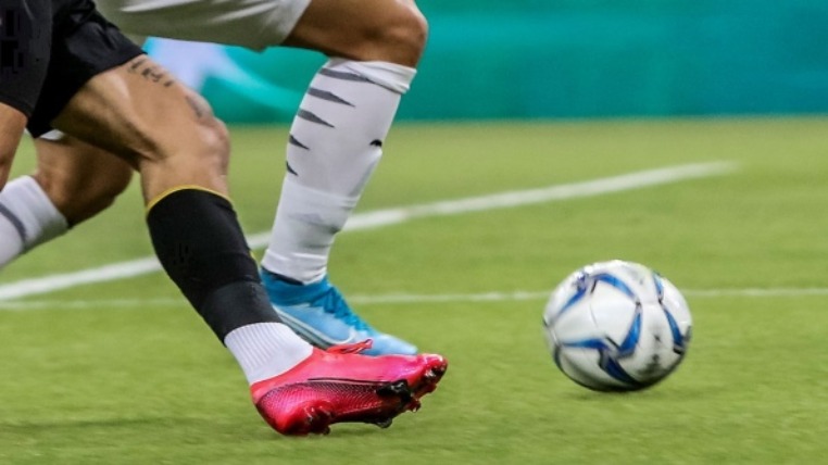 Ο Ολλανδός ποδοσφαιριστής Μπας Ντοστ που κατέρρευσε στο γήπεδο διαγνώστηκε με μυοκαρδίτιδα - ΑΘΛΗΤΙΚΑ