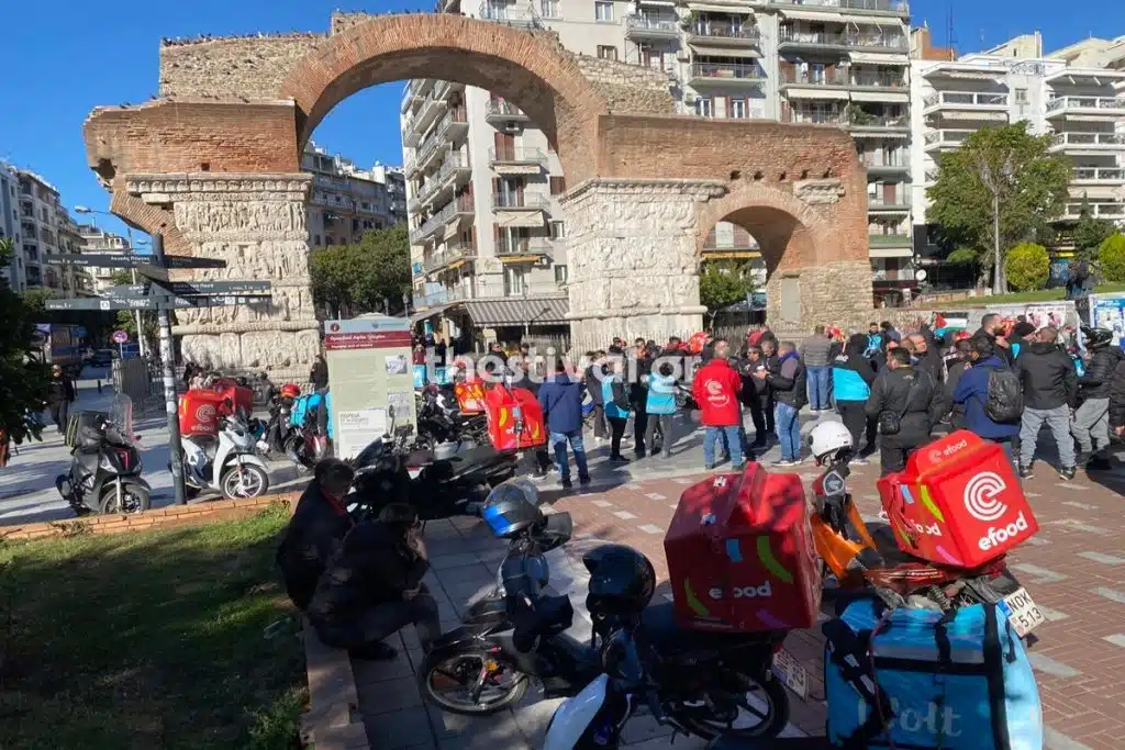 Θεσσαλονίκη: Μοτοπορεία από τους ντελιβεράδες για τον συνάδελφό τους που σκοτώθηκε στην άσφαλτο - ΕΛΛΑΔΑ