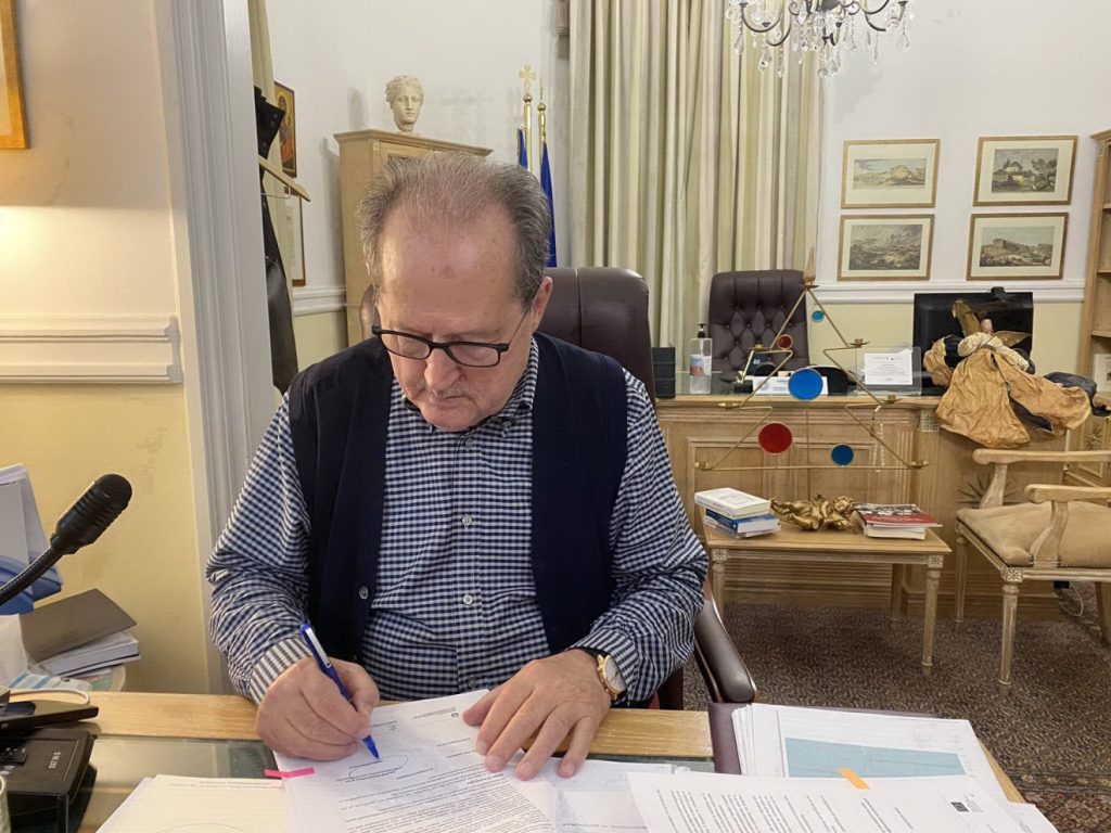 Ο περιφερειάρχης Πελοποννήσου Π. Νίκας υπέγραψε το εργολαβικό συμφωνητικό για την αναβάθμιση του Λαογραφικού Μουσείου στο Ζυγοβίστι - ΠΕΛΟΠΟΝΝΗΣΟΣ