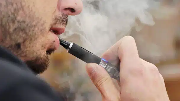 Συναγερμός από τον ΠΟΥ να απαγορευτούν τα ηλεκτρονικά τσιγάρα - Οι «οδυνηρές» διαπιστώσεις - ΕΛΛΑΔΑ