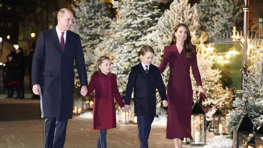 Πώς περνάει τα Χριστούγεννα η βασιλική οικογένεια της Βρετανίας - Η νέα φωτογραφία που δημοσίευσαν - ΔΙΕΘΝΗ