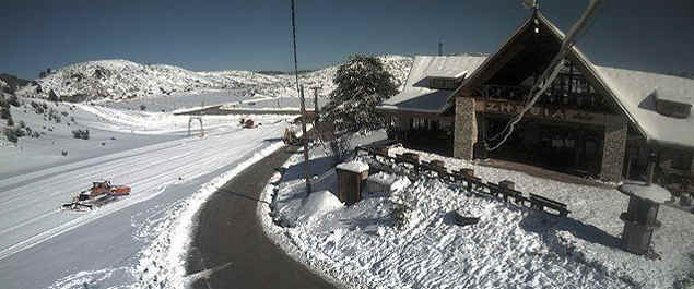 Χιονίζει στον Παρνασσό, Χελμό, Μαίναλο και Ζήρεια - Κανονική χιονόπτωση στο Χιονοδρομικό της Ζήρειας. (live snowcam και timelapse) - ΕΛΛΑΔΑ