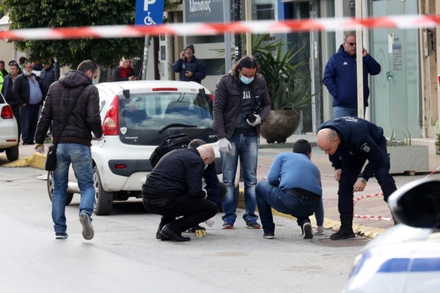 Κρήτη: Γάζωσαν με καλάσνικοφ αυτοκίνητο στο Καστέλλι - ΑΣΤΥΝΟΜΙΑ