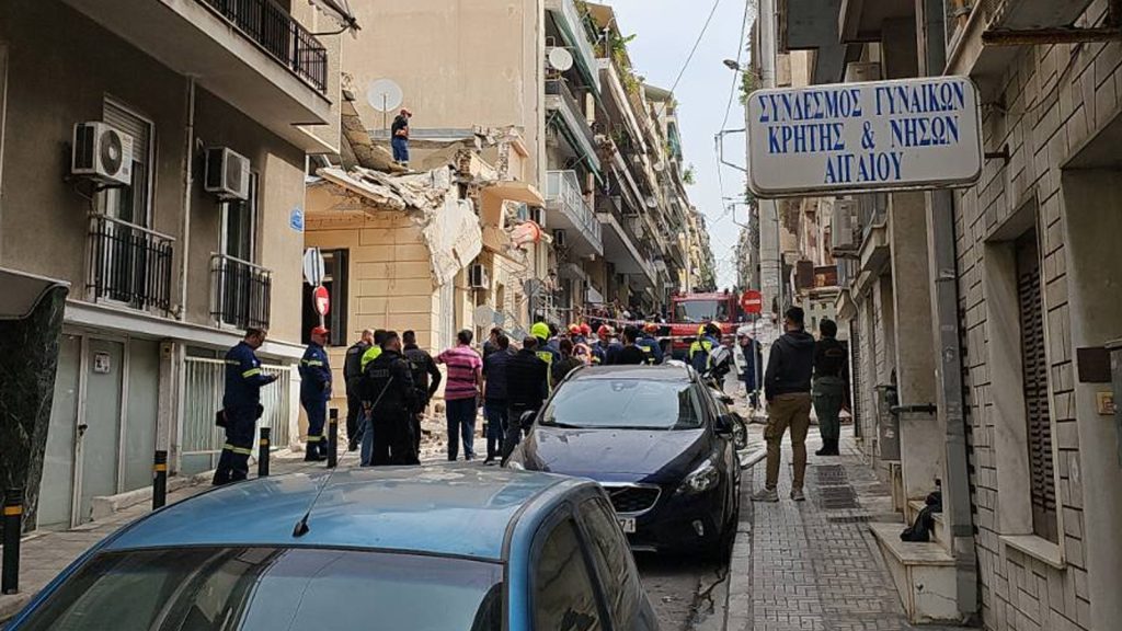 Εργατικό δυστύχημα στον Πειραιά: Εννέα συλλήψεις για την κατάρρευση κτιρίου με νεκρό έναν αστυνομικό - ΕΛΛΑΔΑ