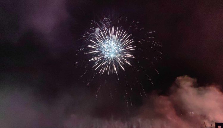 “Αυλαία”-στο-Πατρινό-Καρναβάλι-με-την-καύση-του-βασιλιά-καρνάβαλου-(βίντεο)