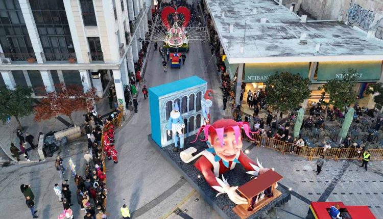 Με-την-μεγάλη-παρέλαση-των-αρμάτων,-κορυφώνονται-οι-εκδηλώσεις-του-Πατρινού-καρναβαλιού