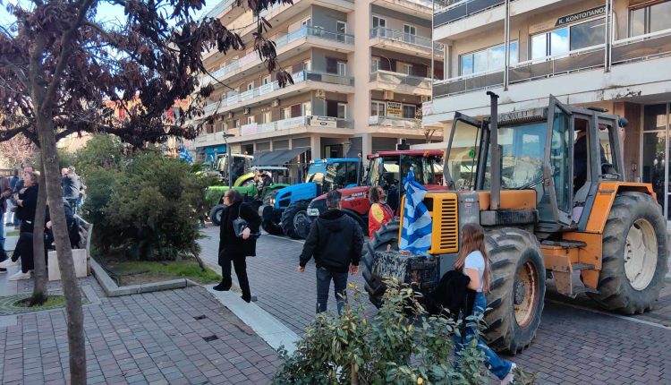 Αγρίνιο:-Στο-κέντρο-της-πόλης-με-τα-τρακτέρ-οι-αγρότες