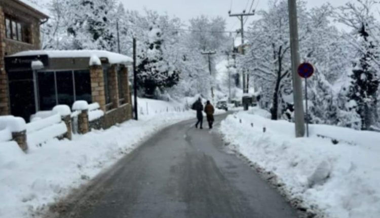 Καθαρισμός-δρόμων-στην-ΠΕ.-Κορινθίας-μετά-τη-χιονόπτωση-–-Περιφέρεια-Πελοποννήσου