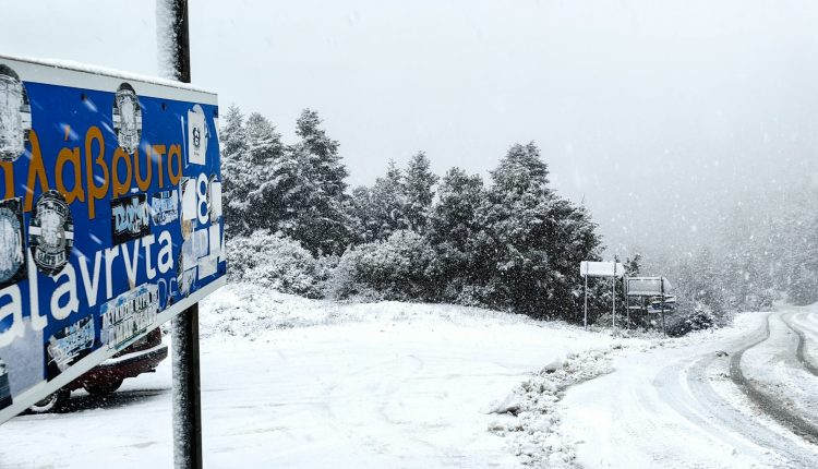 Με-αλυσίδες-η-κίνηση-προς-τα-Καλάβρυτα