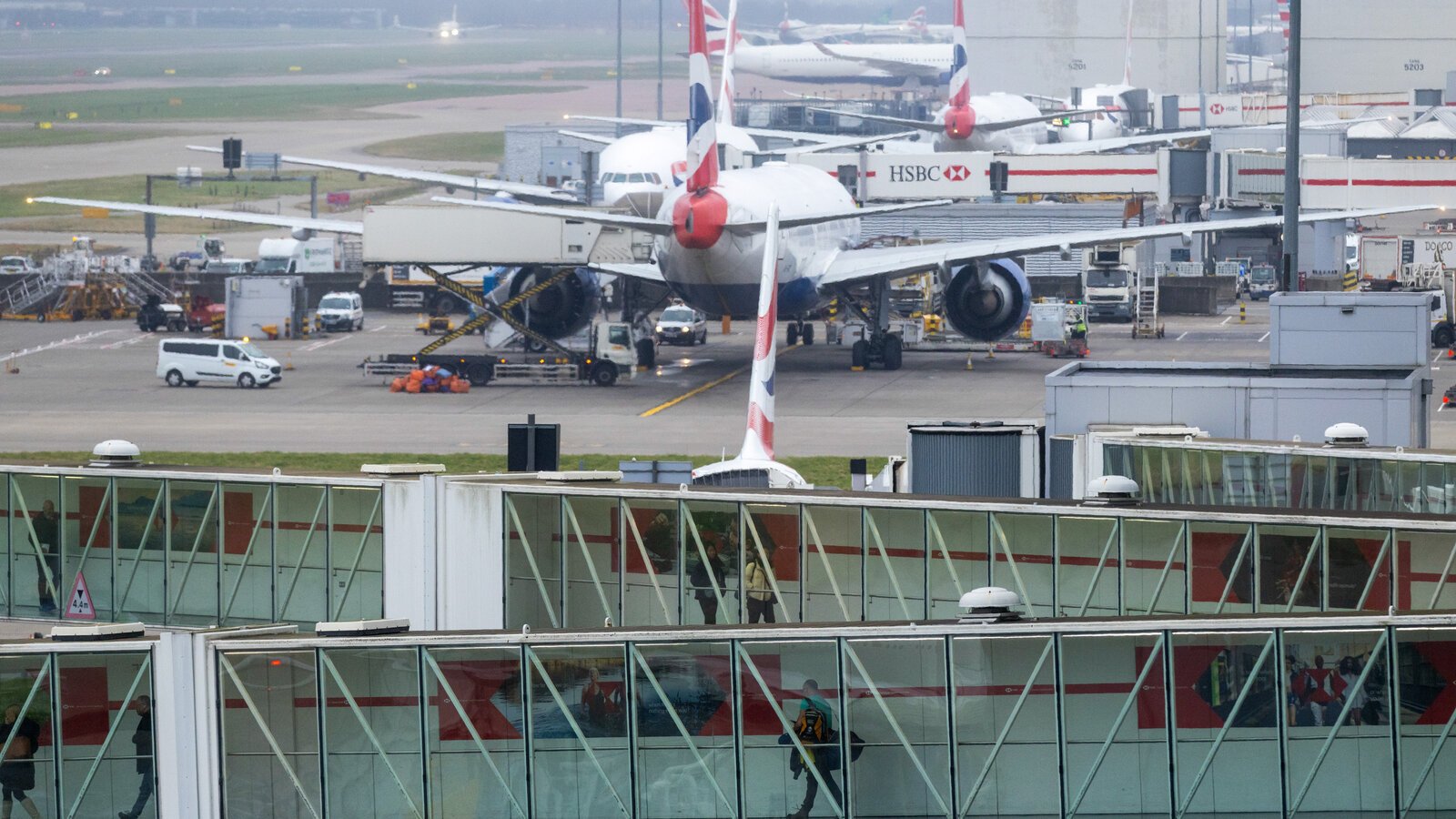 Έκτακτο:-Έκλεισε-το-Αεροδρόμιο-Χίθροου-στο-Λονδίνο-λόγω-Πυρκαγιάς