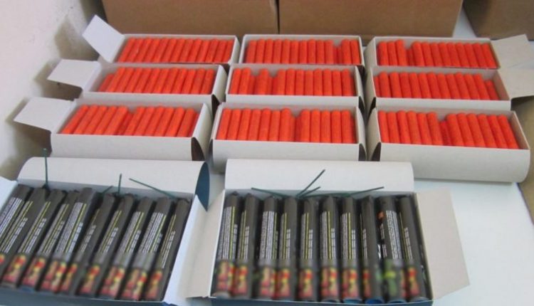 Συνελήφθη-ένας-άνδρας-σε-περιοχή-της-Αττικής-επειδή-κατείχε-περισσότερες-από-195.000-κροτίδες