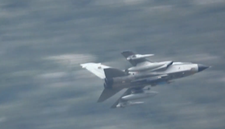 Χαμηλές-πτήσεις-μαχητικών-στο-φαράγγι-του-Βουραϊκού-«κόβουν»-την-ανάσα