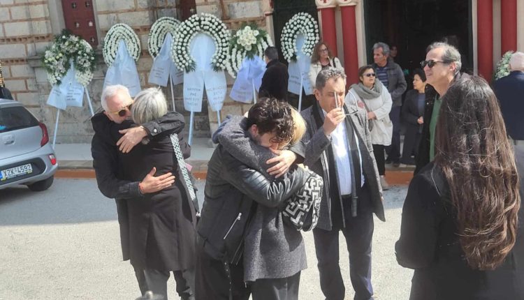 Το-τελευταίο-χειροκρότημα-στην-Καίτη-Κωνσταντίνου-στη-Ροδοδάφνη-Αιγίου-(βίντεο)