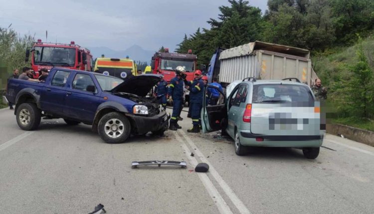 Τροχαίο-ατύχημα-στην-Οβρυά-Πατρών-–-Τραυματισμένα-απεγκλωβίστηκαν-δύο-άτομα