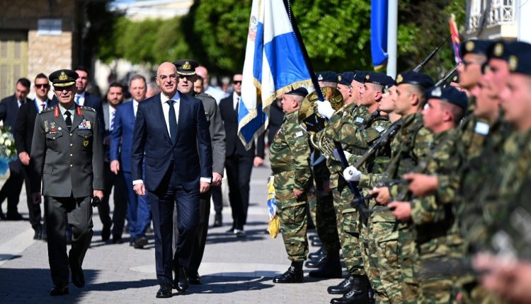 Στην-Ιερά-Πόλη-του-Μεσολογγίου-ο-Νίκος-Δένδιας