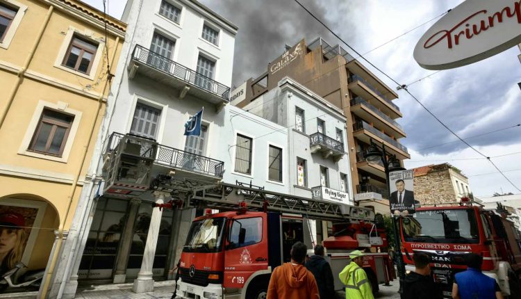 Πάτρα:-Συναγερμός-για-πυρκαγιά-σε-κατάστημα-στο-κέντρο-της-πόλης-(βίντεο)