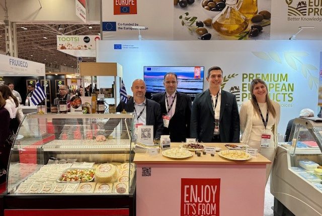 Καλάβρυτα:-Η-φέτα-του-Συνεταιρισμού-στη-διεθνή-έκθεση-του-Τορόντο