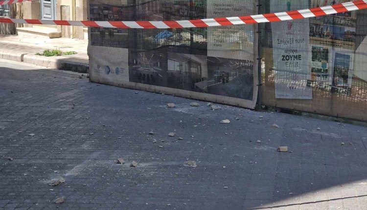 Νέο-περιστατικό-με-πτώση-σοβάδων-από-μπαλκόνι-πολυκατοικίας-στην-Πάτρα