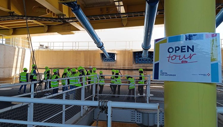 Φοιτητές-Πολιτικοί-Μηχανικοί-ξεναγήθηκαν-σε-πυλώνα-της-γέφυρας-Ρίου-–-Αντιρρίου