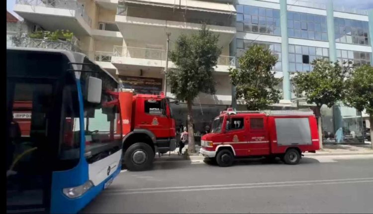 Κλείδωσε-την-πρώην-γυναίκα-του-και-το-παιδί-τους-στο-σπίτι-–-Το-παιδί-καλούσε-σε-βοήθεια