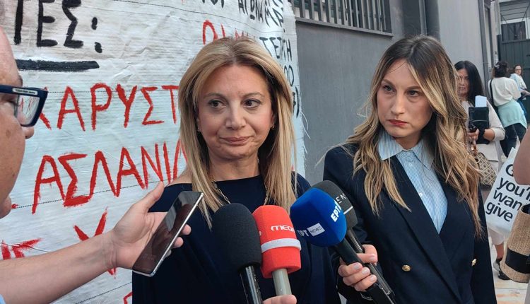 Στην-Πάτρα-η-Μαρία-Καρυστιανού:-«Θέλω-να-μάθω-γιατί-κάηκε-το-παιδί-μου»