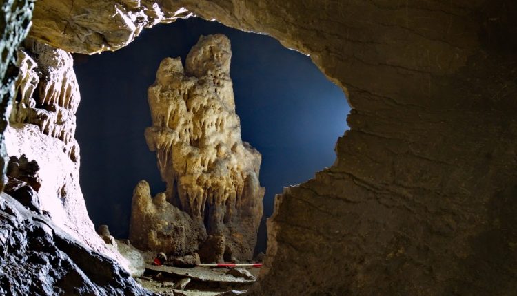 ΑΜΘ:-Εγκαίνια-της-έκθεσης-«Στη-Σπηλιά:-Ιστορίες-από-το-σκοτάδι-στο-φως»