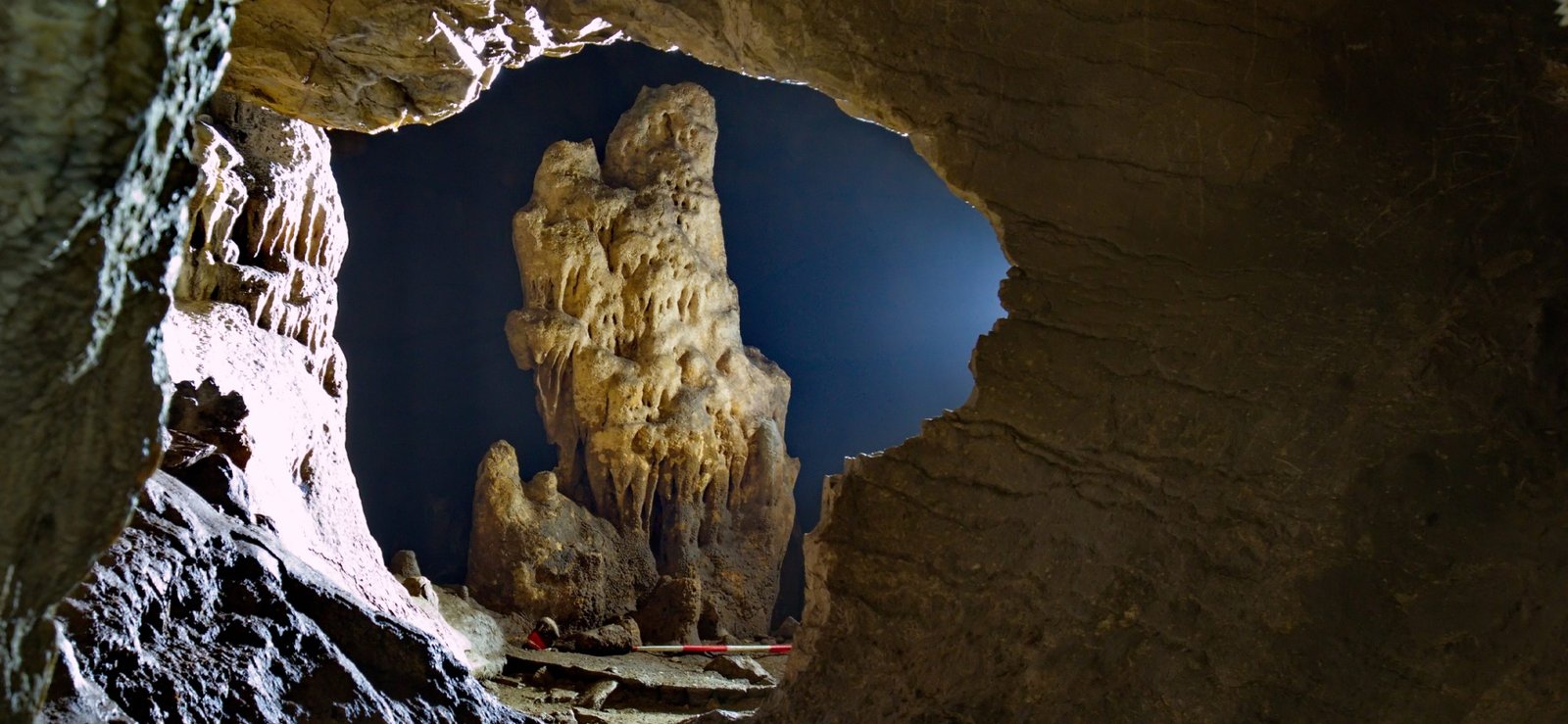 ΑΜΘ:-Εγκαίνια-της-έκθεσης-«Στη-Σπηλιά:-Ιστορίες-από-το-σκοτάδι-στο-φως»