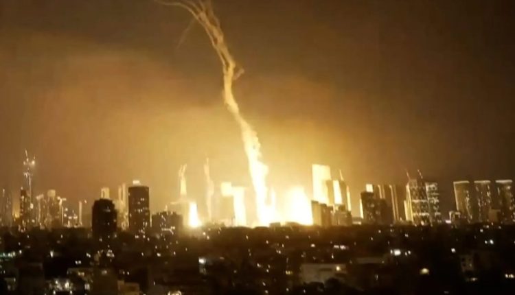 Ιρανικοί-πύραυλοι-έπληξαν-το-Τελ-Αβίβ-και-τη-Χάιφα:-Πέντε-νεκροί-και-δεκάδες-τραυματίες