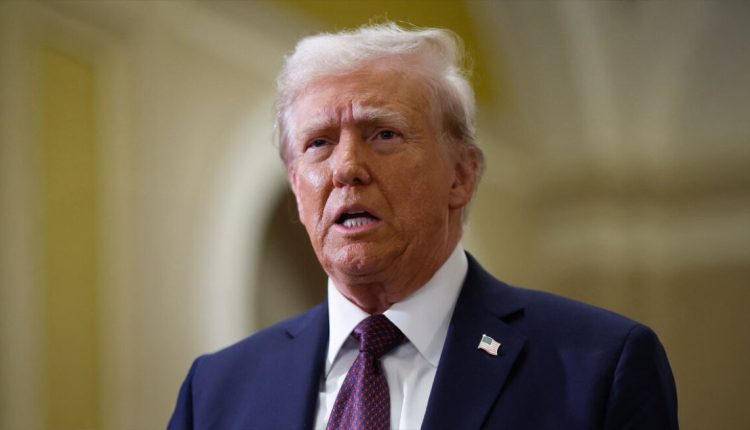 Ο-Ν.-Τραμπ-διατάσσει-να-ενταθούν-οι-επιχειρήσεις-κατά-των-μεταναστών-σε-οχυρά-των-Δημοκρατικών