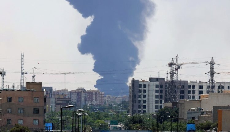 Μαίνεται-ο-πόλεμος-Ισραήλ-Ιράν-–-Ντ.-Τραμπ:-Εκκενώστε-άμεσα-την-Τεχεράνη