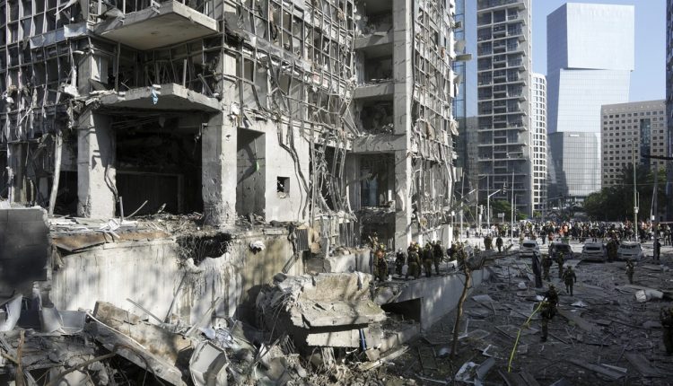 Νέα-ομοβροντία-ιρανικών-πυραύλων-εναντίον-του-Ισραήλ-–-Χτυπήθηκε-νοσοκομείο-στην-Μπερ-Σεβά