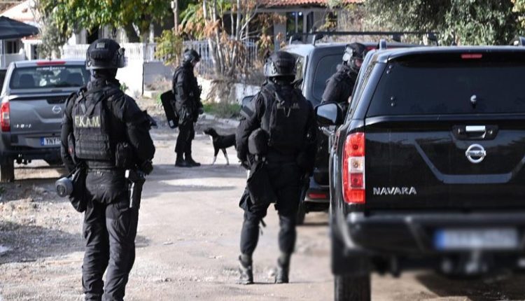 Μεγάλη-αστυνομική-επιχείρηση-στα-Άνω-Λιόσια:-Έγιναν-17-συλλήψεις