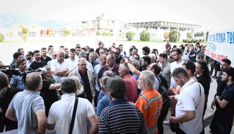 Ο-Δ.-Κουτσούμπας-στη-συγκέντρωση-των-απεργών-ναυτεργατών-στο-λιμάνι-της-Πάτρας