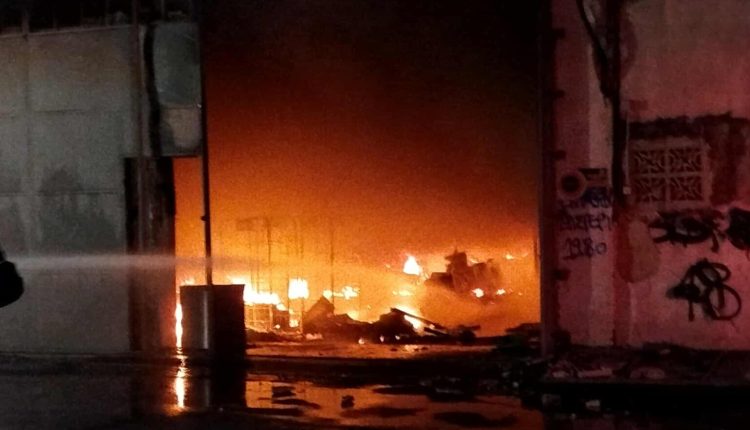 Πυρκαγιά-σε-αποθηκευτικό-χώρο-στον-Κολωνό